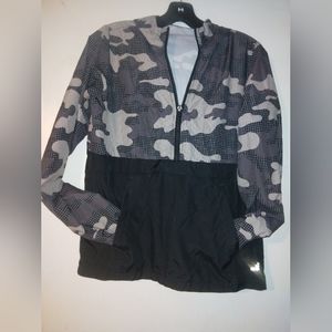 Boys size Large lightweight, half zip, 2 pocket pullover jacket